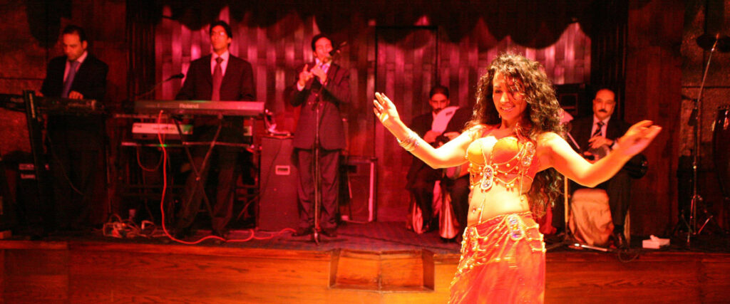 Cherine, danseuse orientale professionnelle